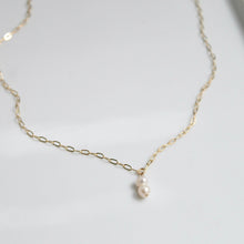 Load image into Gallery viewer, gold filled necklace with freshwater pearls 
